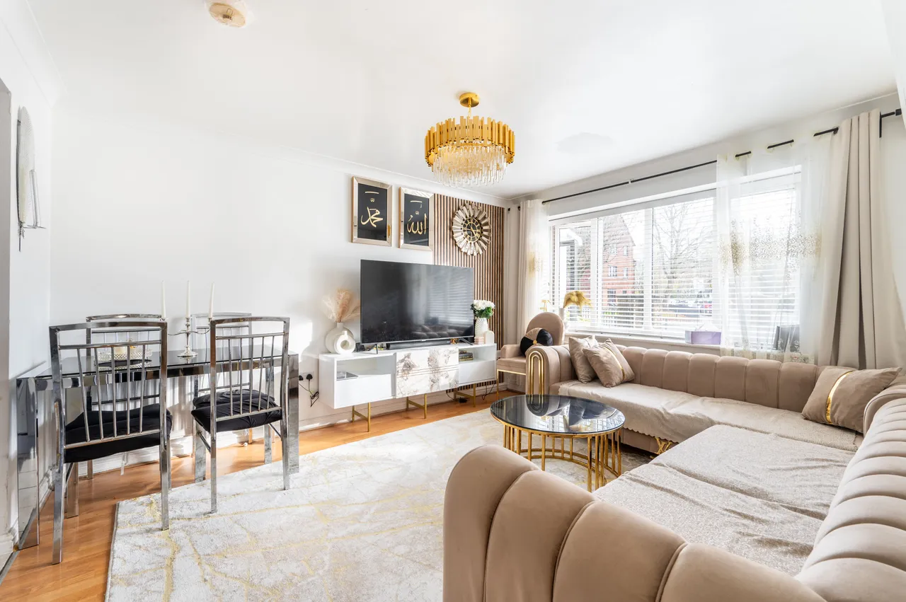 2 bed flat for sale — 1 Century House, Forty Avenue, Wembley