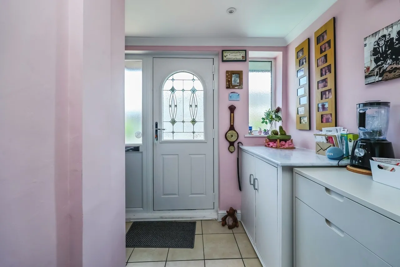 Listowel Crescent, Clifton, Nottingham, NG11, photo 8