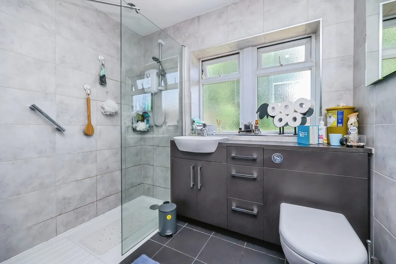 Listowel Crescent, Clifton, Nottingham, NG11, photo 12
