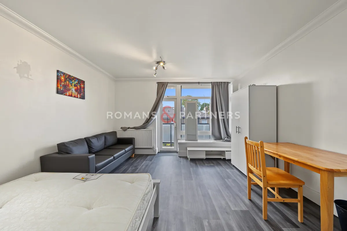 2 bed flat for sale, Flora Gardens, Ravenscourt Park, W6