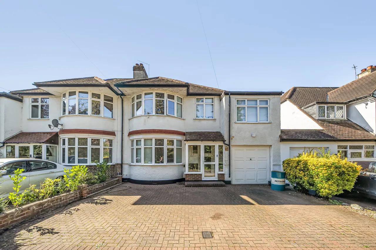 4 bed house for sale, The Gardens, Pinner, HA5