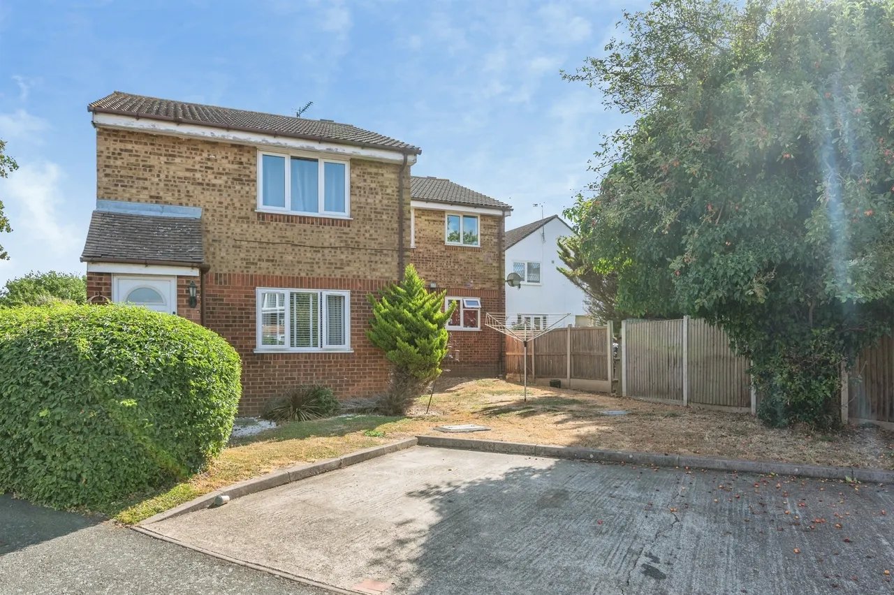 1 bed flat for sale — Leston Close, Rainham