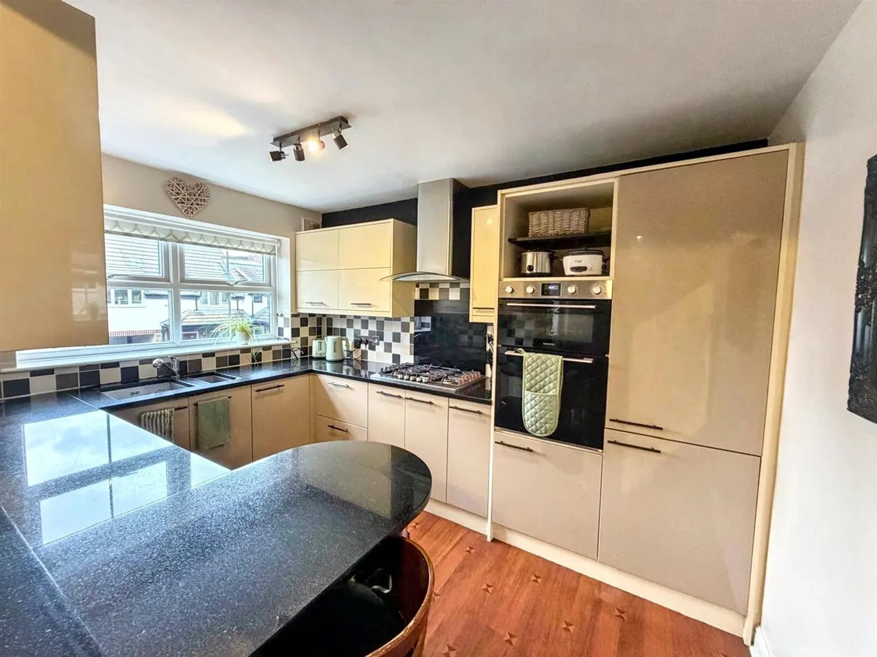 Wharfe Court, Silsden, Keighley, BD20 0QD, photo 9