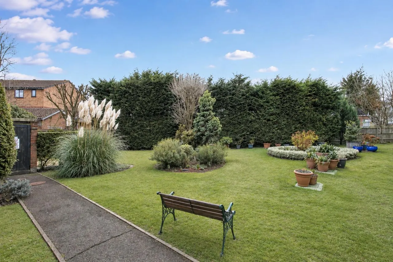 bed Apartment For SaleHarewood Terrace, Norwood Green, UB2, photo 7