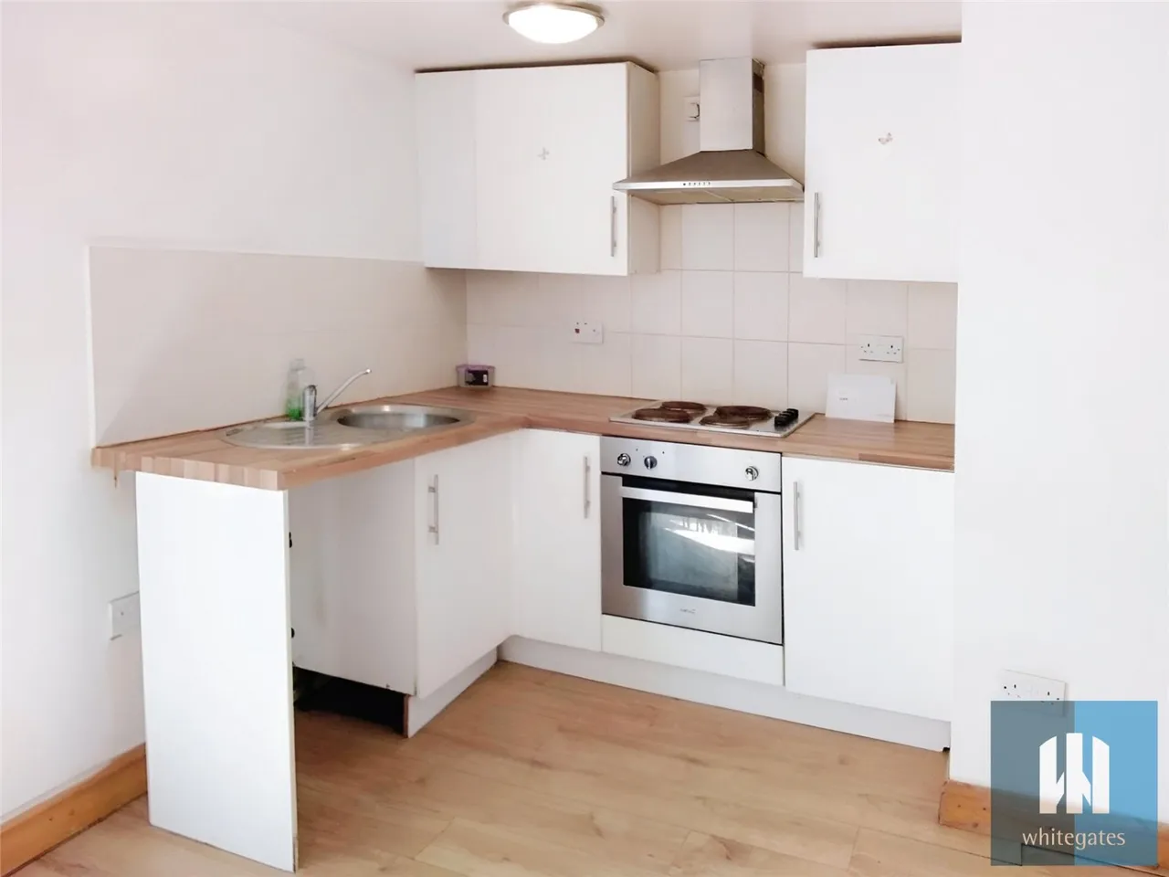 1 bed flat to rent, College Street, Crosland Moor, HD4