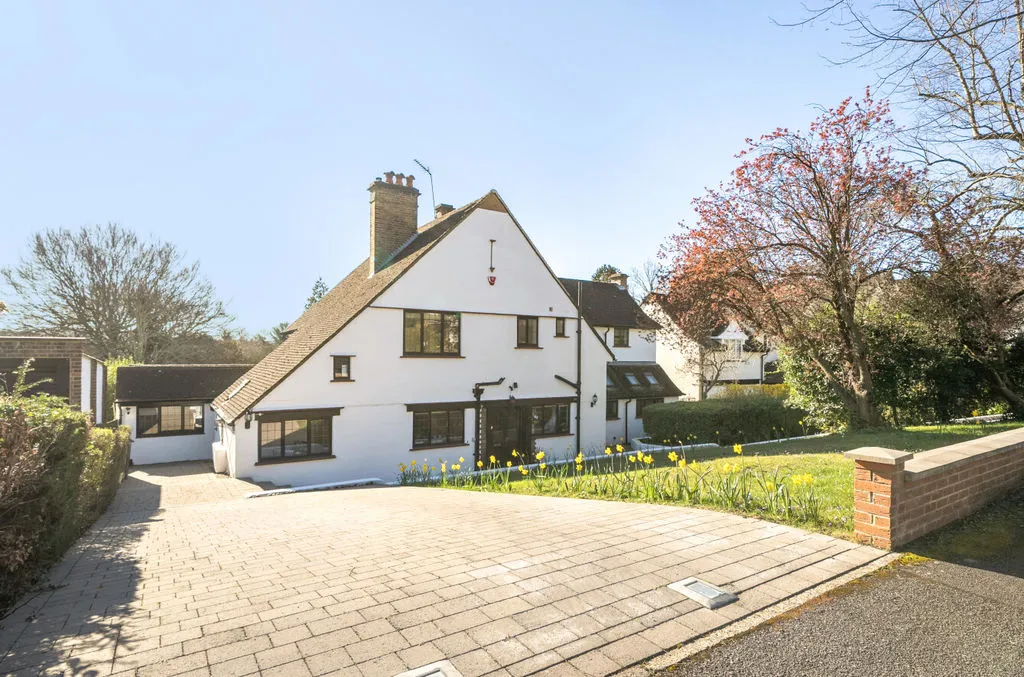 5 bed house for sale — Manor Way, Purley CR8 3BL