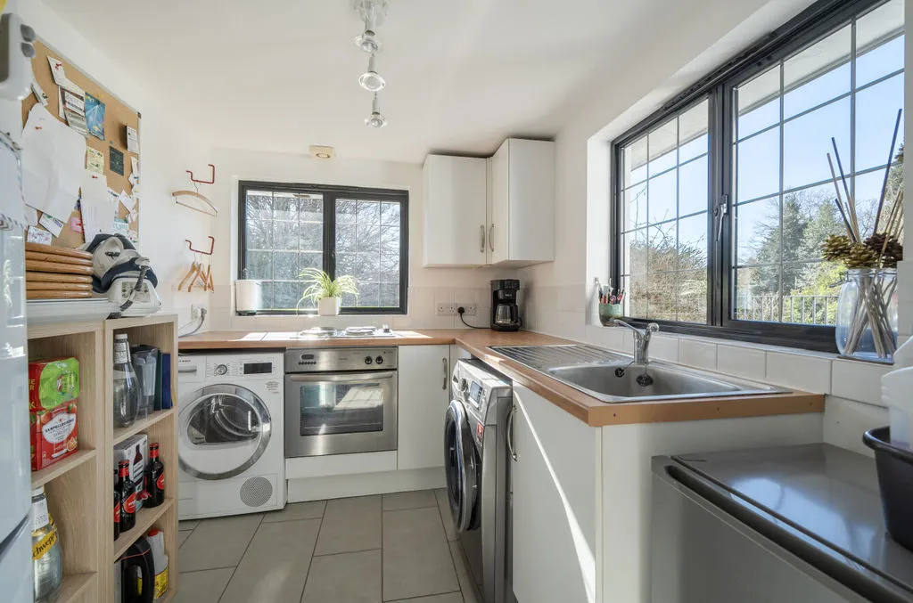 Manor Way, Purley CR8 3BL, photo 12