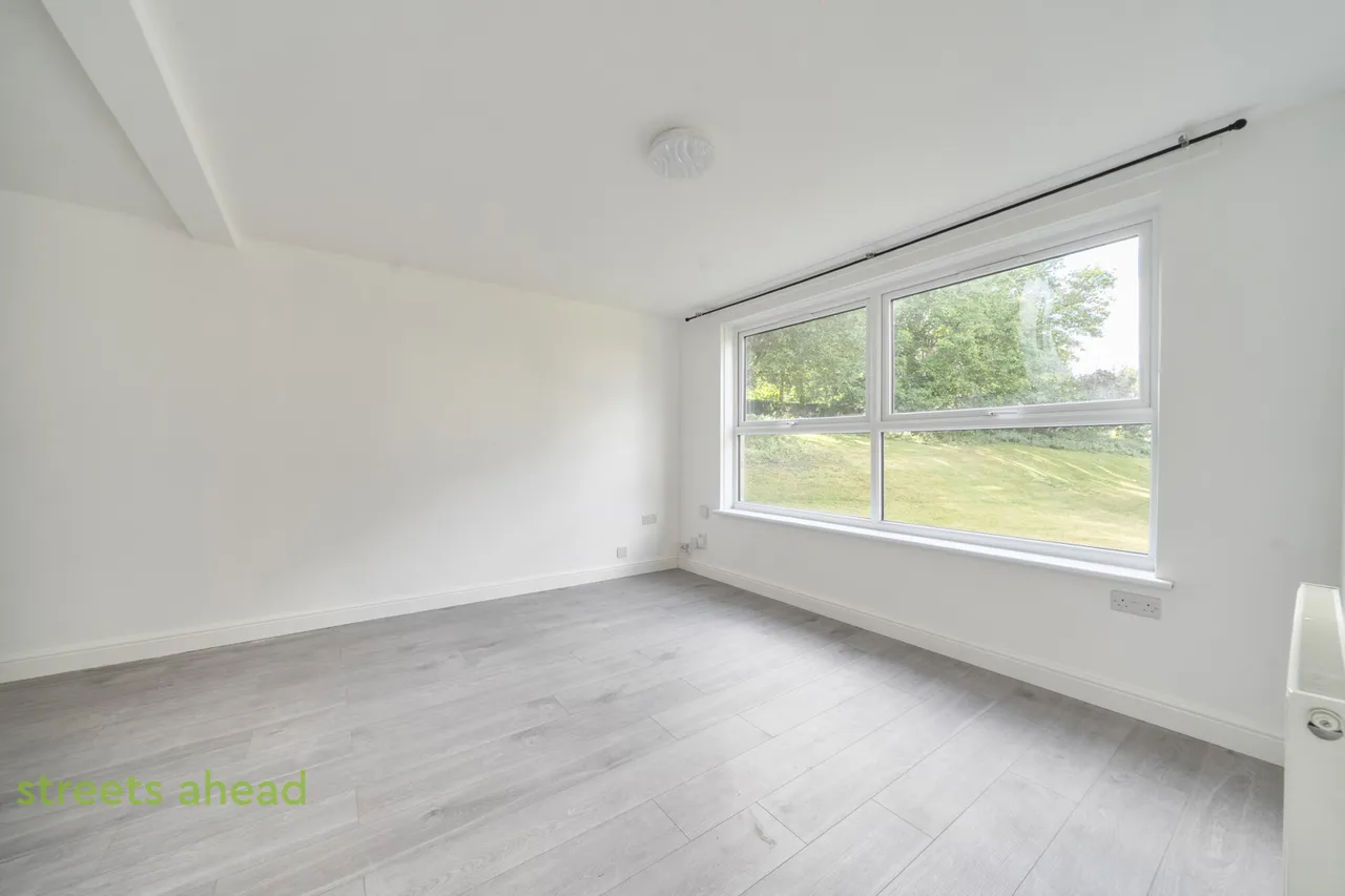 2 bed flat for sale, Bramley Hill, South Croydon, CR2