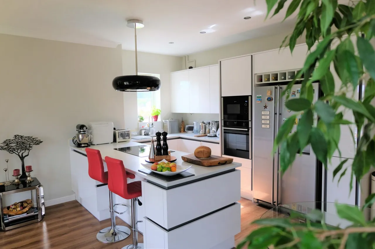 Coaters Lane, Wooburn Green, HP10, photo 2