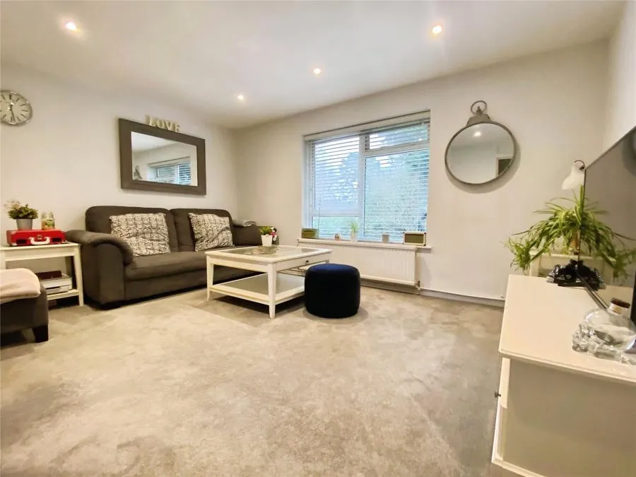 1 bed flat for sale, Arnett Avenue, Finchampstead, RG40