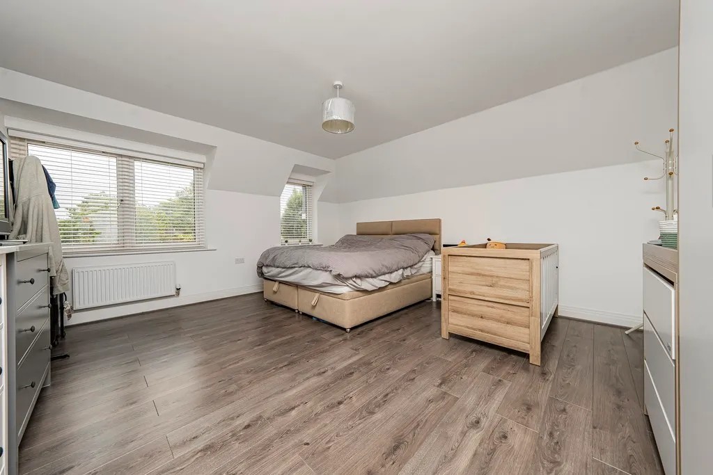 Sutton Court Road, Hillingdon, UB10, photo 23