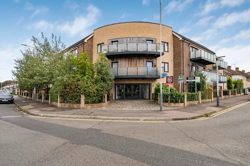 Sutton Court Road, Hillingdon, UB10, photo 14