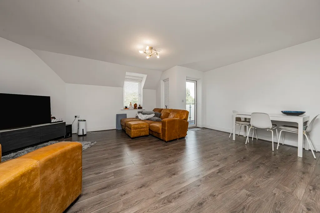 Sutton Court Road, Hillingdon, UB10, photo 4