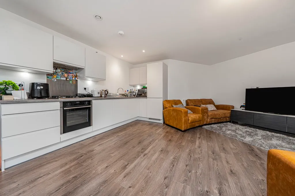 Sutton Court Road, Hillingdon, UB10, photo 19