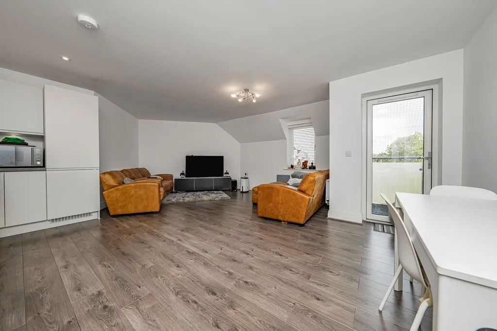 Sutton Court Road, Hillingdon, UB10, photo 7