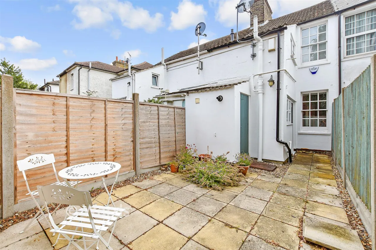 Front Brents, Faversham, ME13, photo 10
