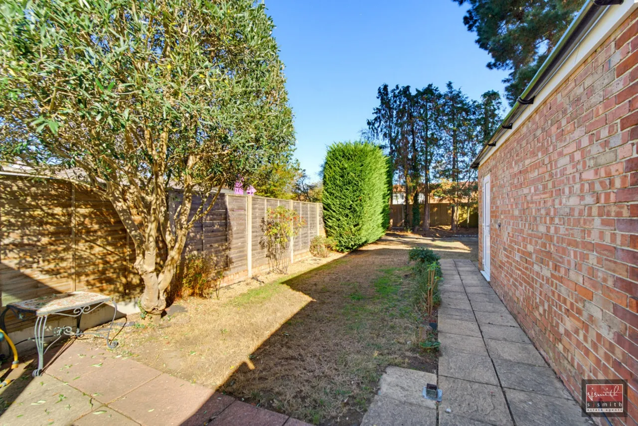 Strodes Crescent, Staines-upon-Thames, TW18, photo 21