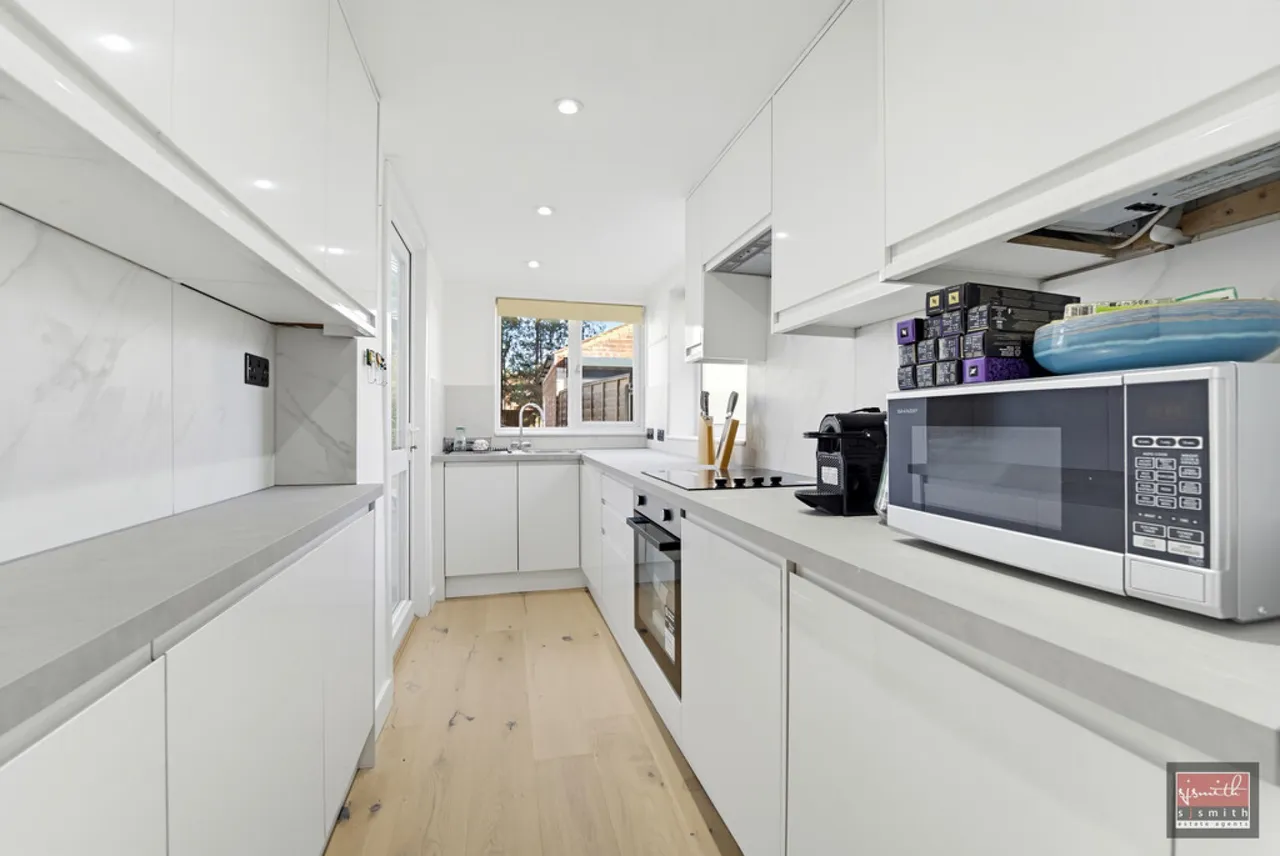 Strodes Crescent, Staines-upon-Thames, TW18, photo 7