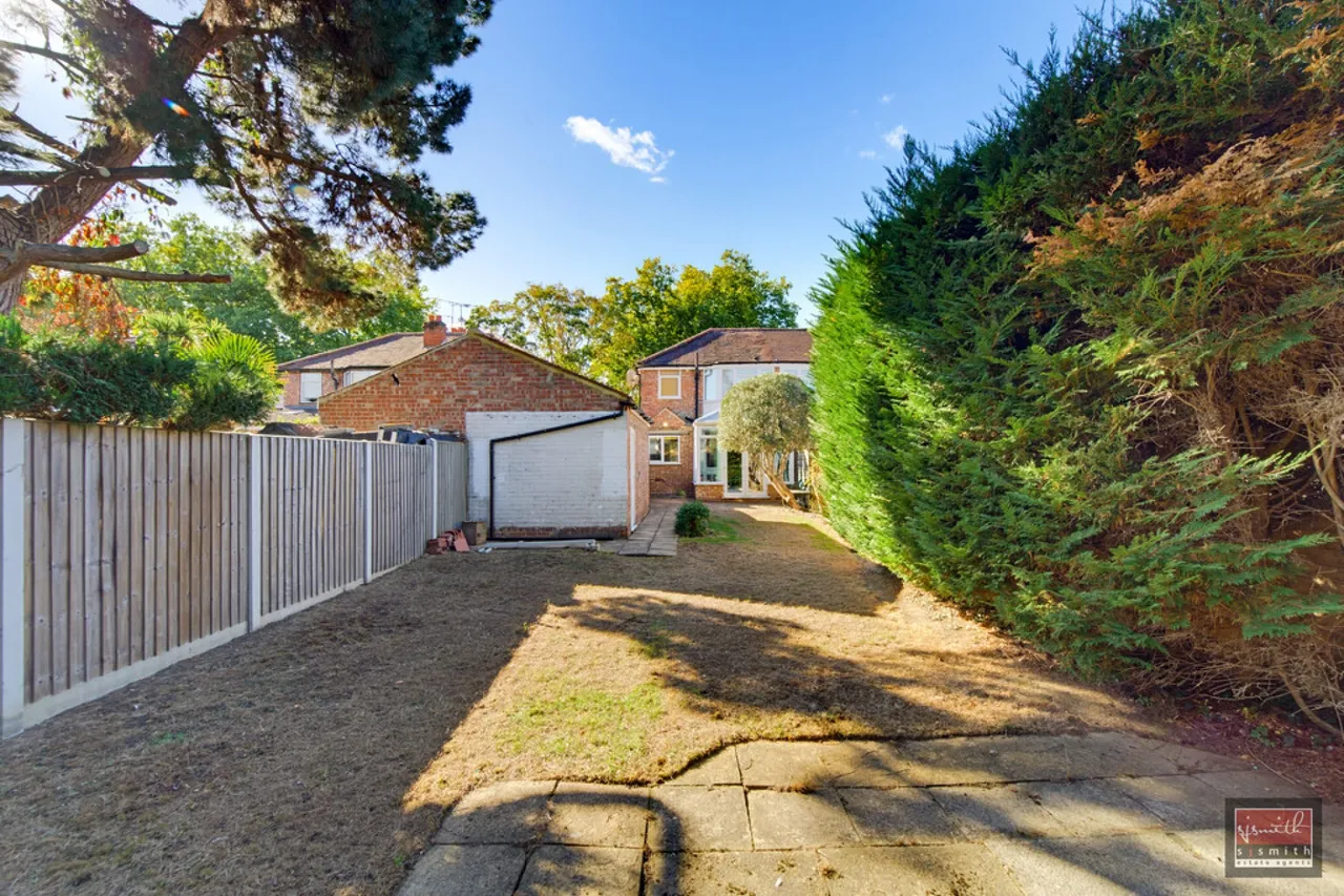 Strodes Crescent, Staines-upon-Thames, TW18, photo 20