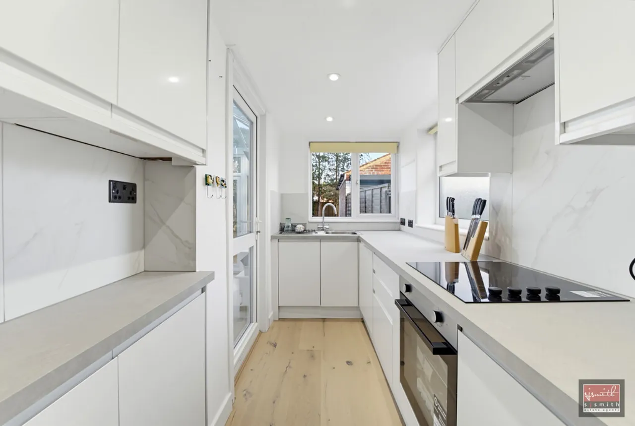 Strodes Crescent, Staines-upon-Thames, TW18, photo 8