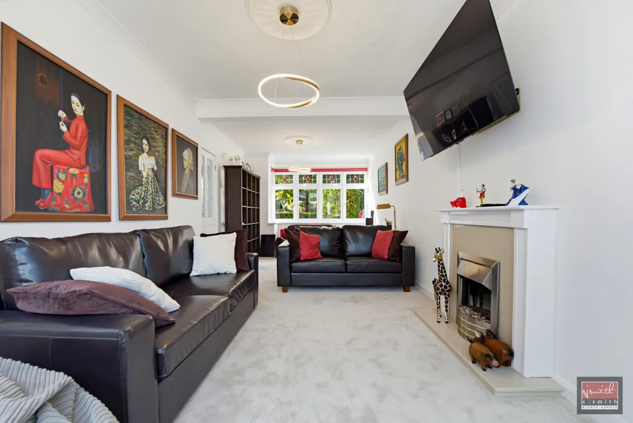 Strodes Crescent, Staines-upon-Thames, TW18, photo 2