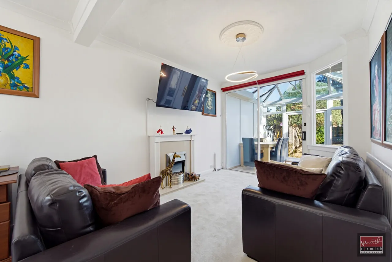 Strodes Crescent, Staines-upon-Thames, TW18, photo 3