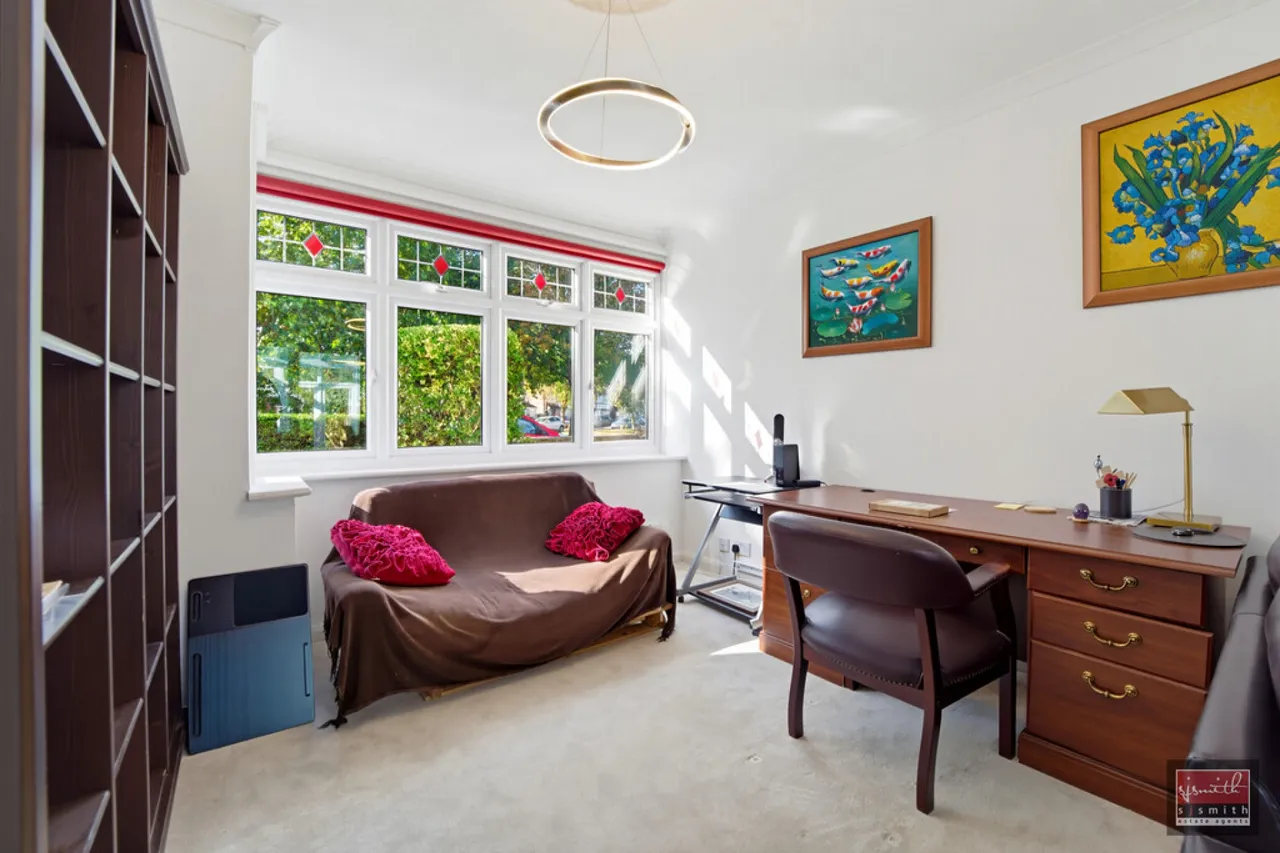 Strodes Crescent, Staines-upon-Thames, TW18, photo 4