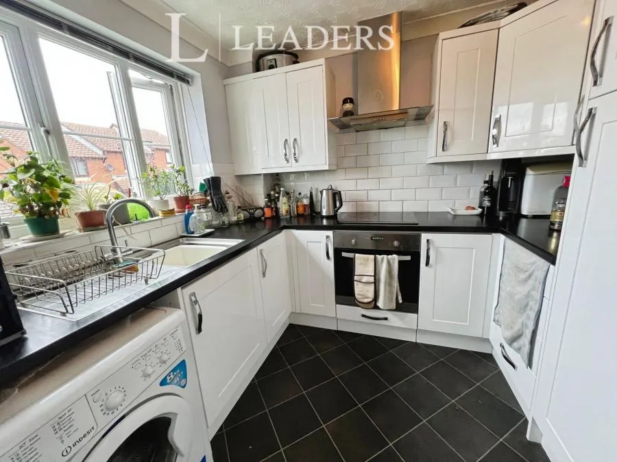 Brackenwood Crescent, Bury St Edmunds, IP32, photo 3