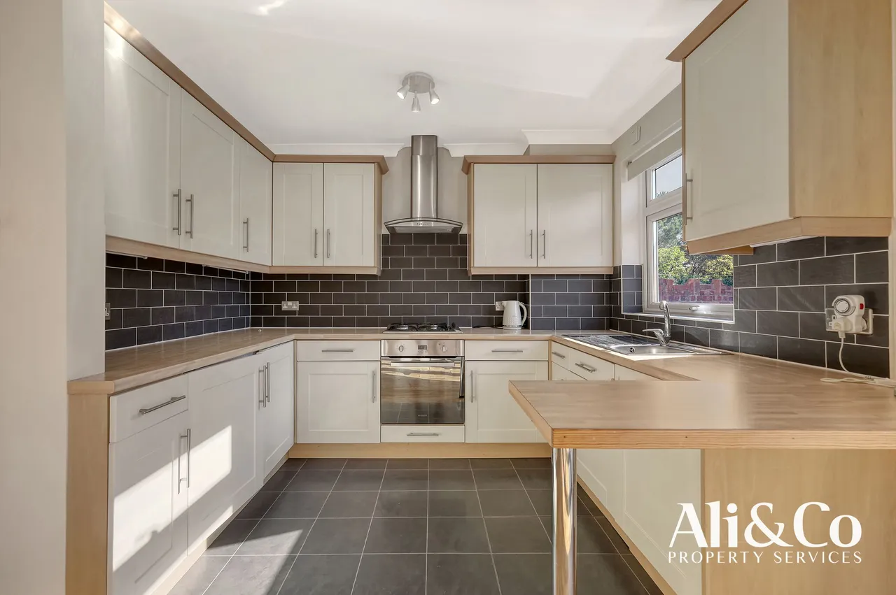 Heathview Road, Grays, Essex, RM16 2RS, photo 4