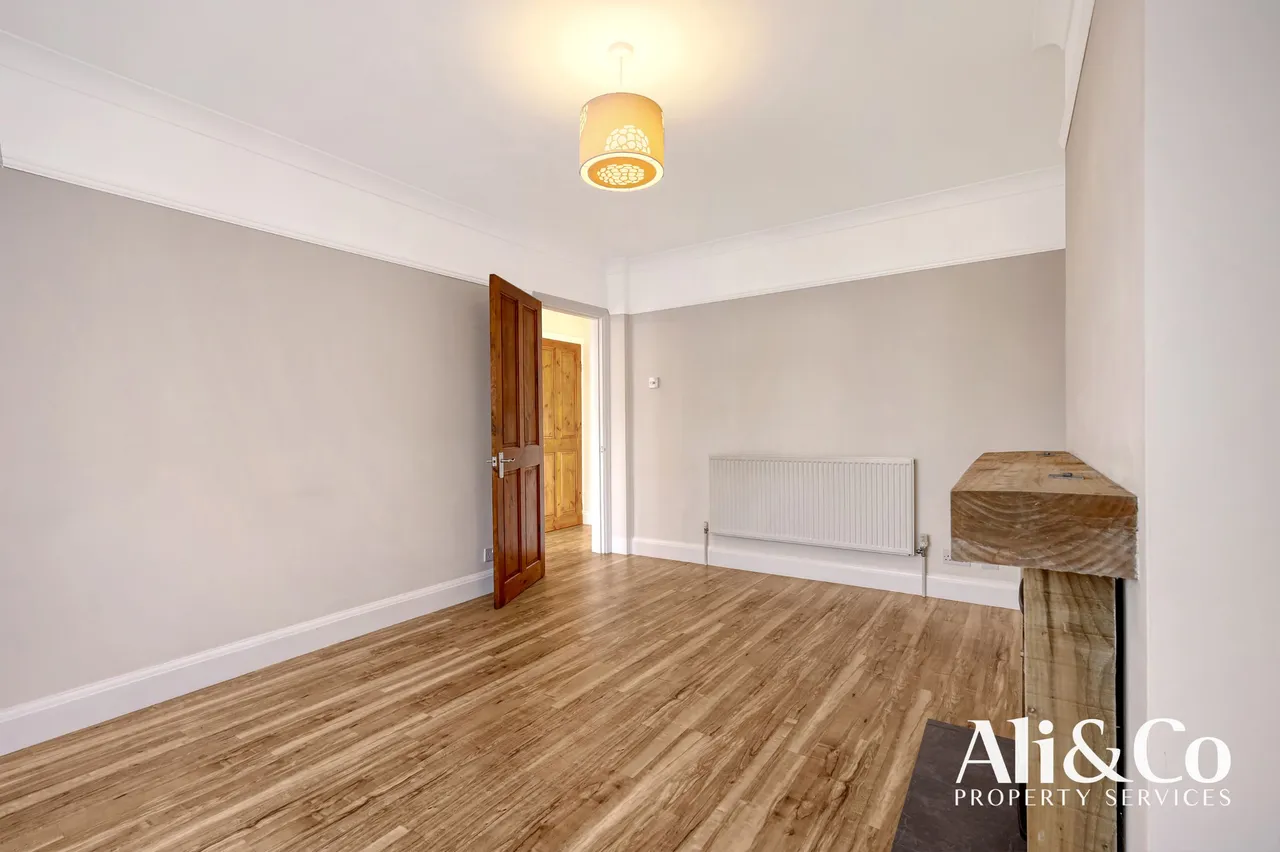 Heathview Road, Grays, Essex, RM16 2RS, photo 6