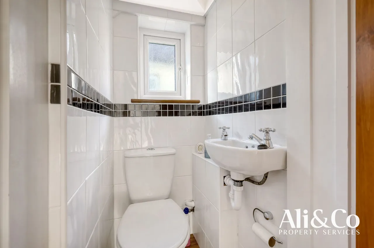 Heathview Road, Grays, Essex, RM16 2RS, photo 10