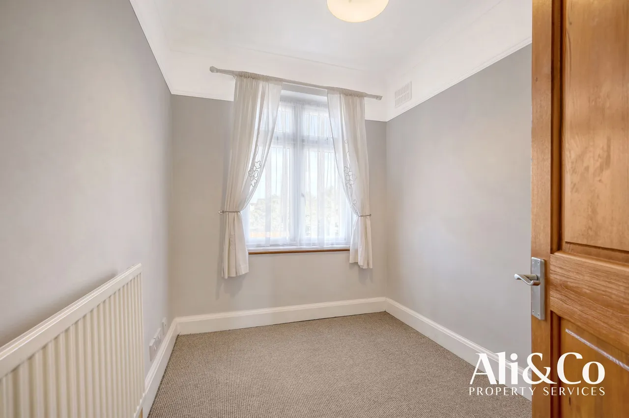 Heathview Road, Grays, Essex, RM16 2RS, photo 17
