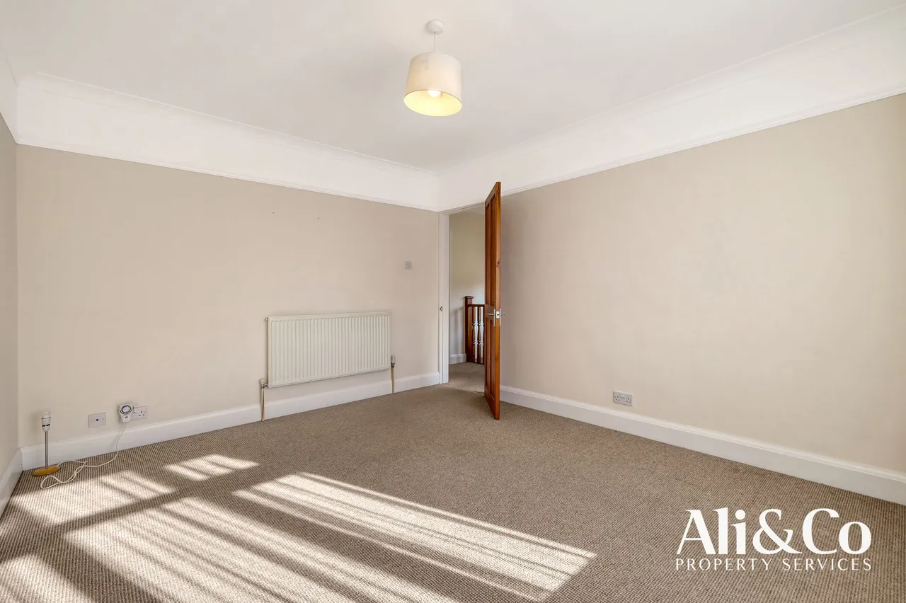 Heathview Road, Grays, Essex, RM16 2RS, photo 14