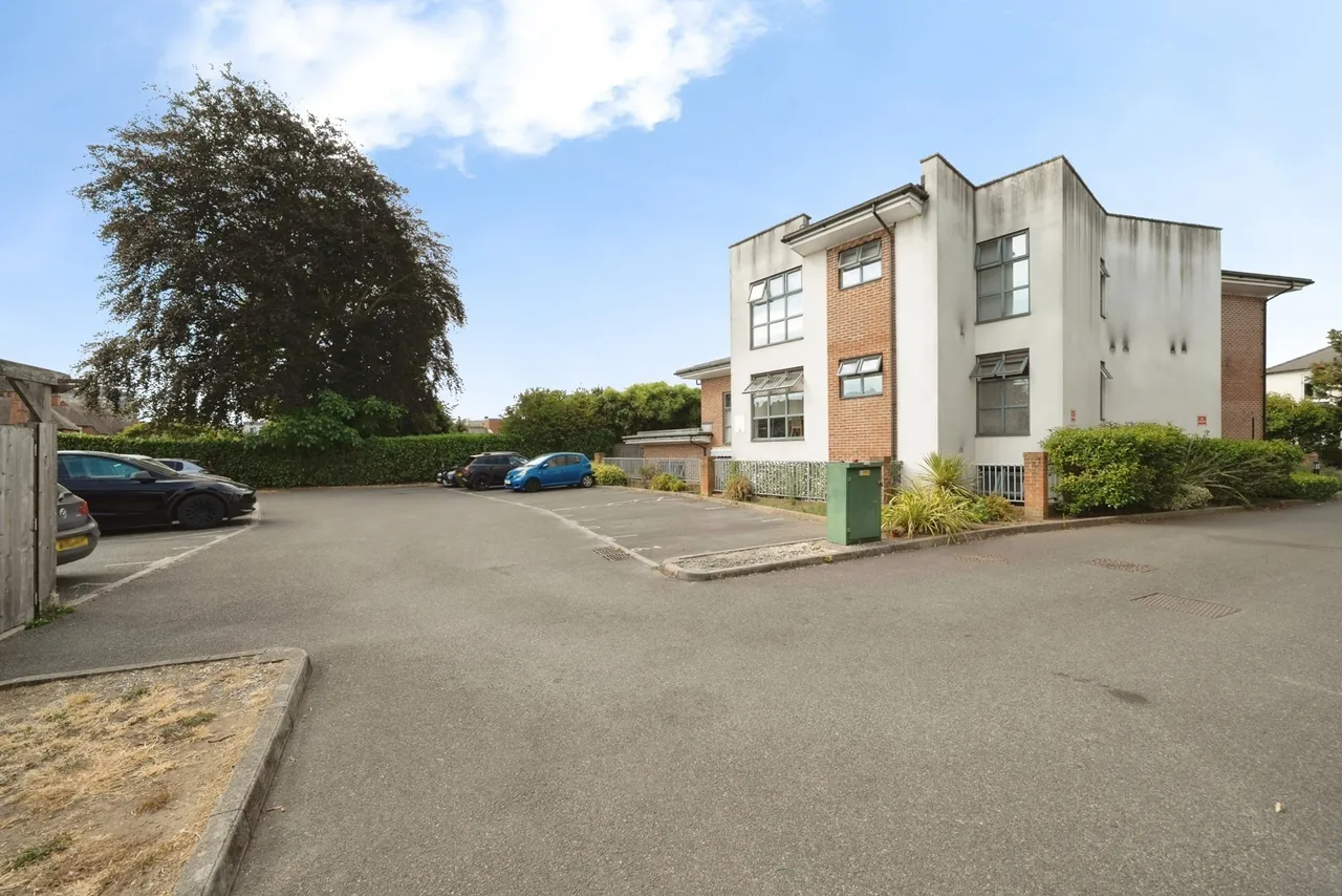 High Street, Addlestone, KT15, photo 9