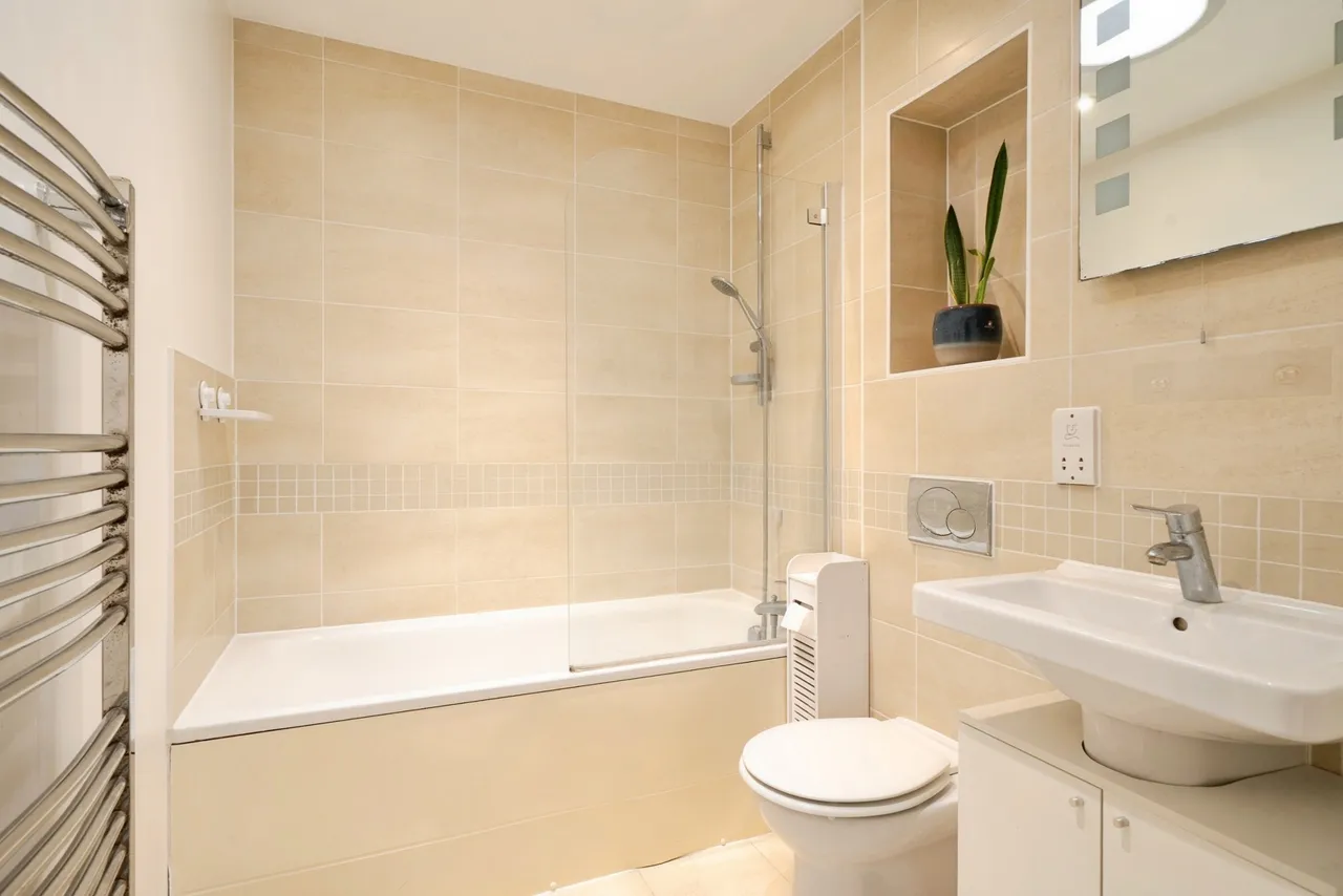 High Street, Addlestone, KT15, photo 4