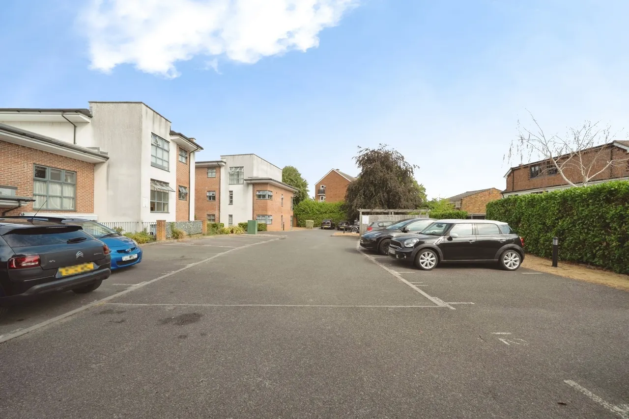 High Street, Addlestone, KT15, photo 7