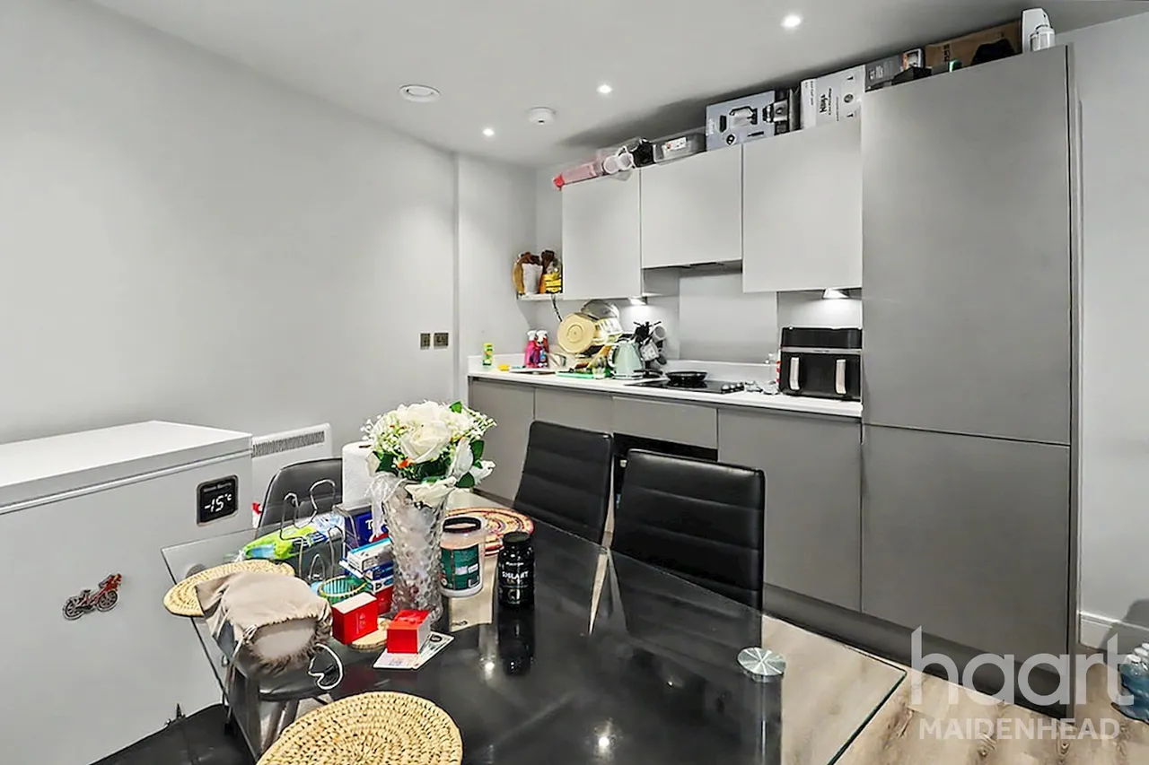 Peterfields Avenue, Slough, SL2, photo 2