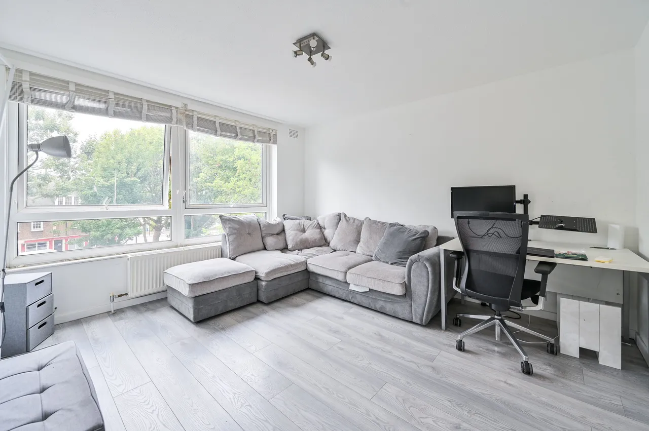 1 bed flat to rent — 129 Asylum Road, London