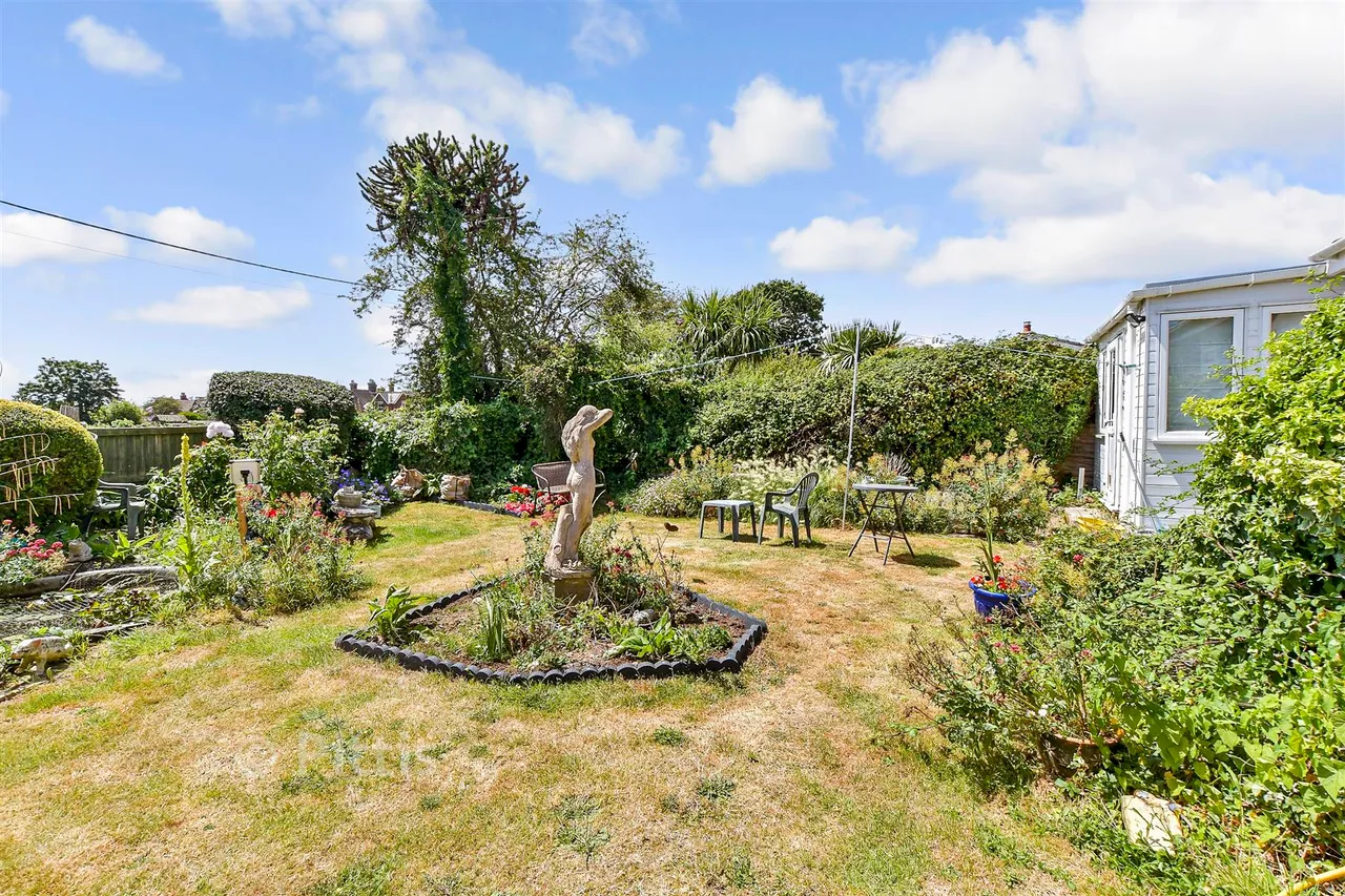 Ronstan Gardens, Freshwater, PO40, photo 2
