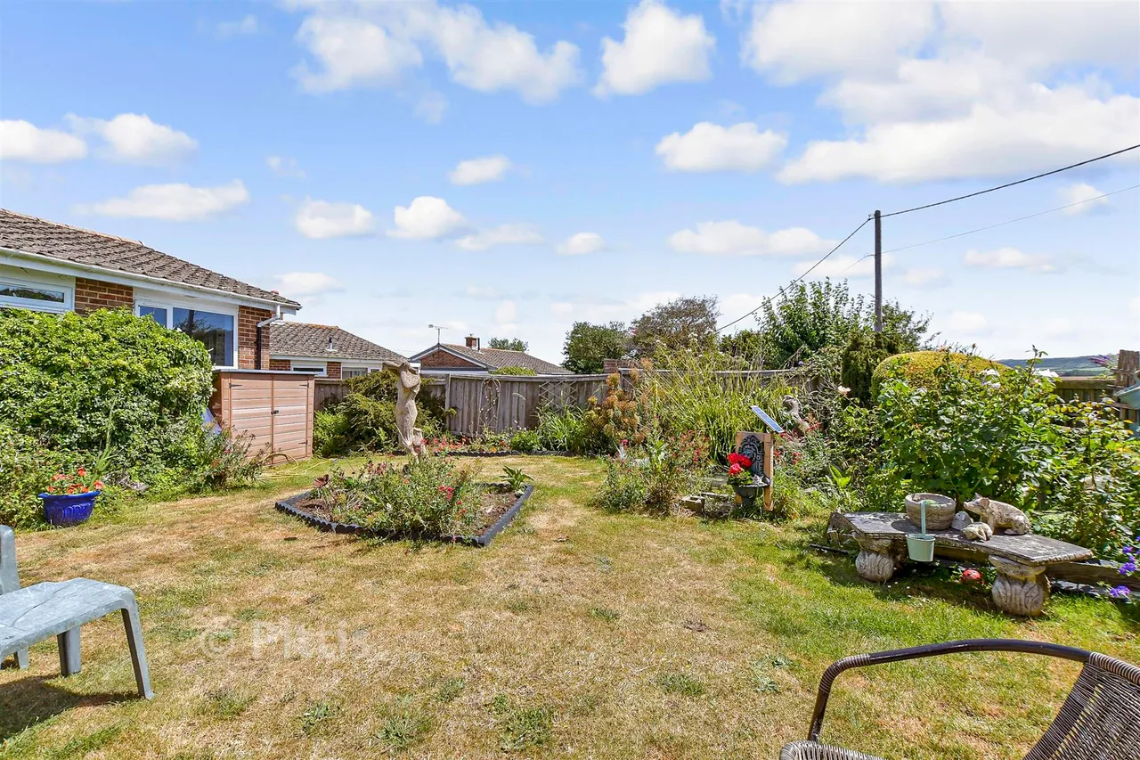 Ronstan Gardens, Freshwater, PO40, photo 3