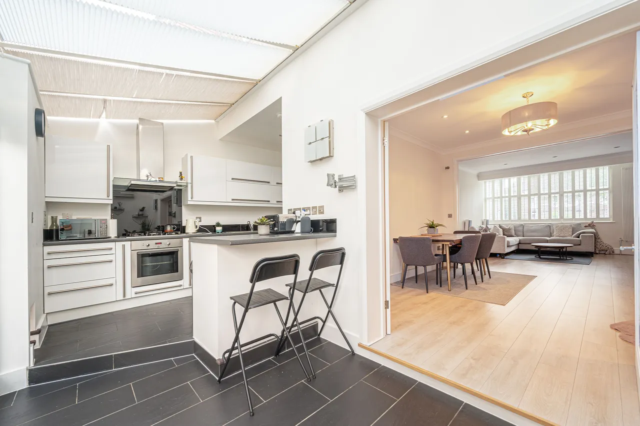 149 Chanctonbury Way, London, photo 5
