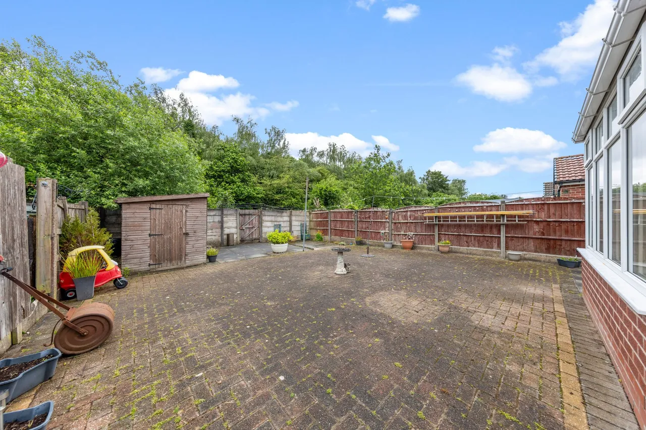 Winfrith Road, Fearnhead, Warrington, Warrington, WA2 0QE, photo 4