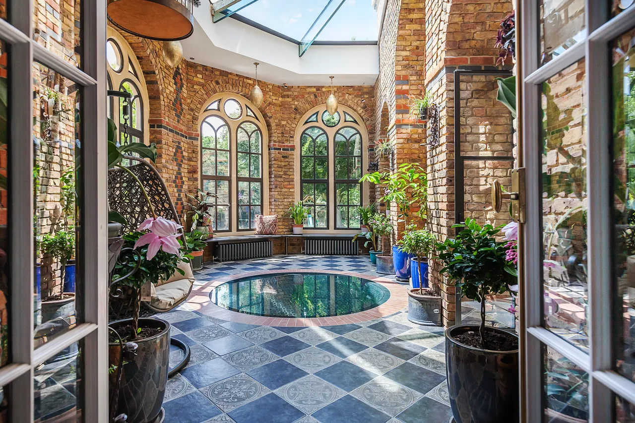 8 bed house for sale — Court Road, Eltham, London