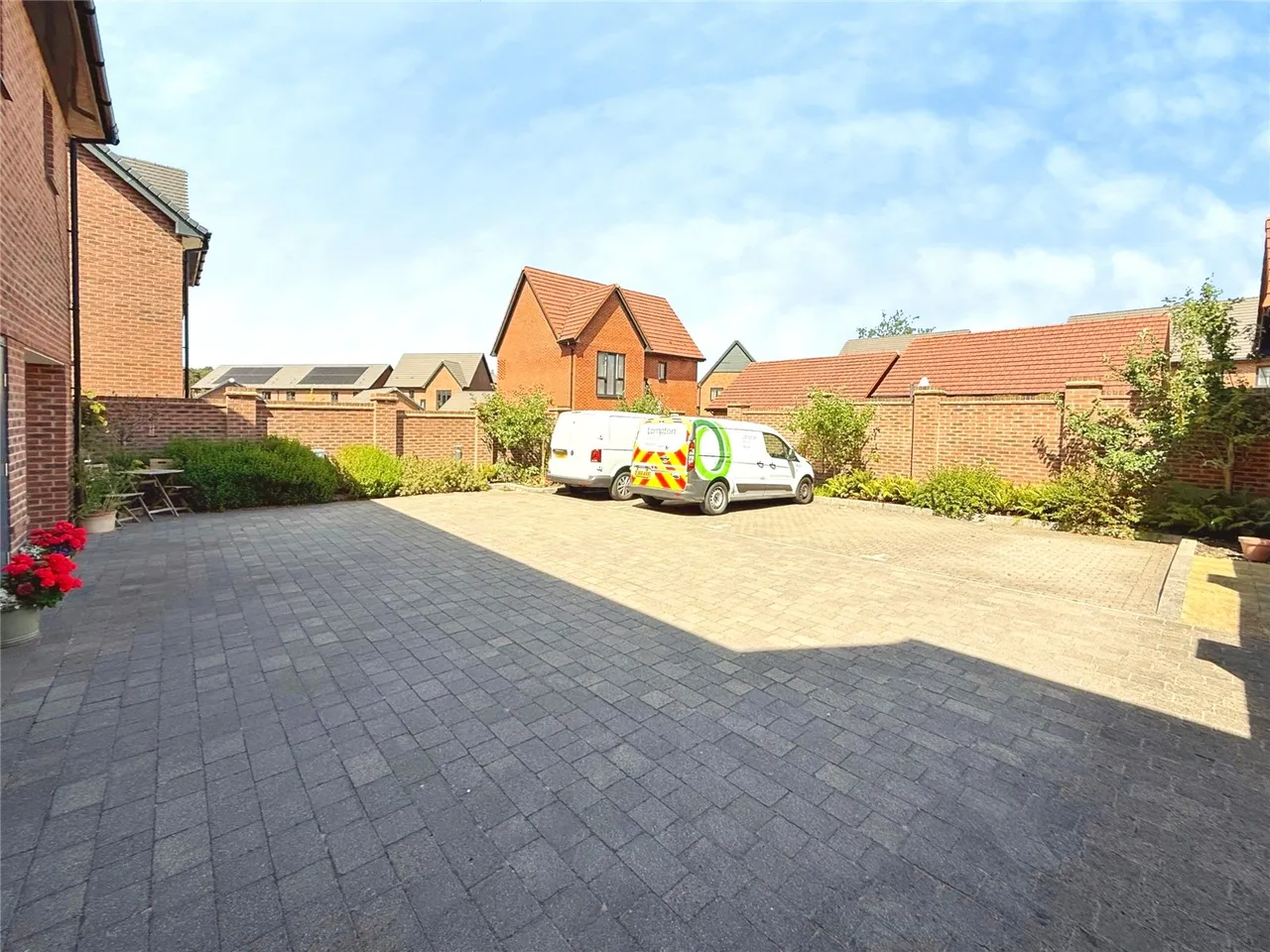 Hollywood Place, Crowthorne, Berkshire, RG45 6UH, photo 10