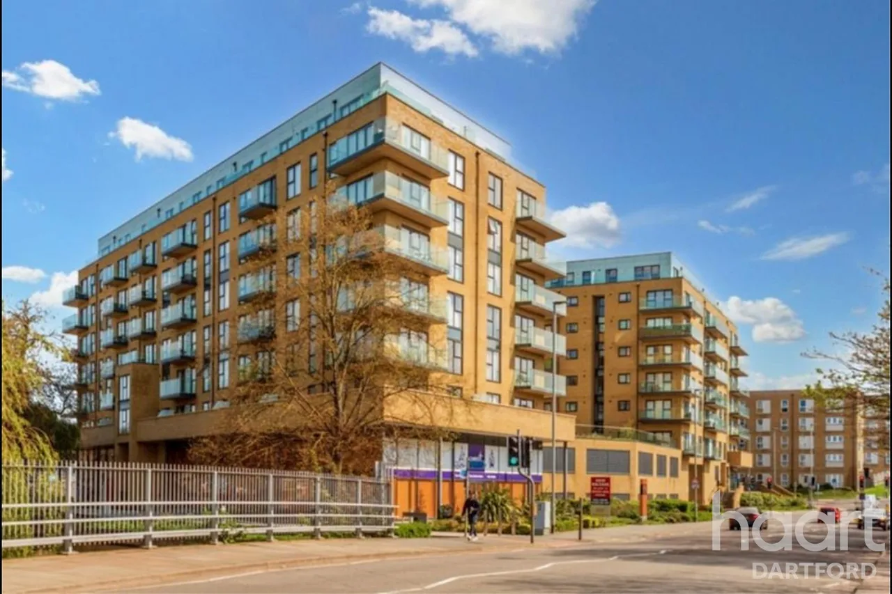 2 bed flat to rent, Langley Square, DA1