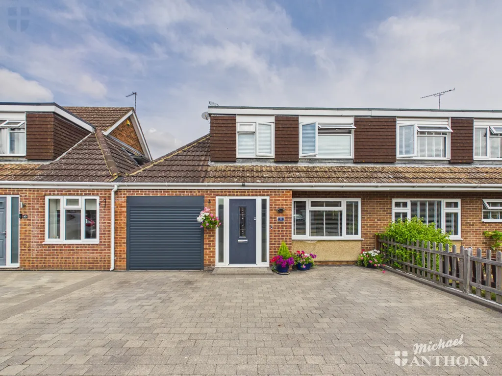 3 bed house for sale — Rowland Way, Aylesbury, HP19 7SL