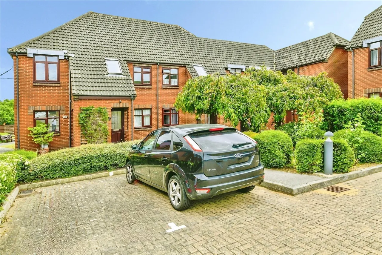 2 bed flat for sale — The Lawns, Stevenage, Hertfordshire, SG2