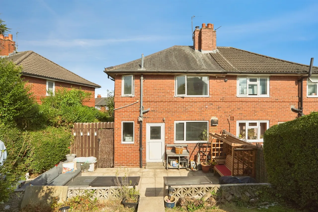 3 bed house for sale — Landseer Mount, Bramley, Leeds