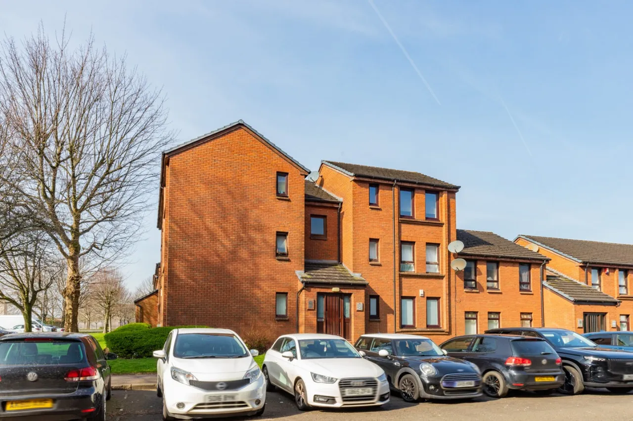 1 bed flat for sale, Princes Gate, G73