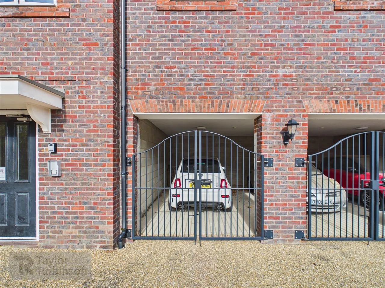 Capua Court, Forge Wood, RH10, photo 10